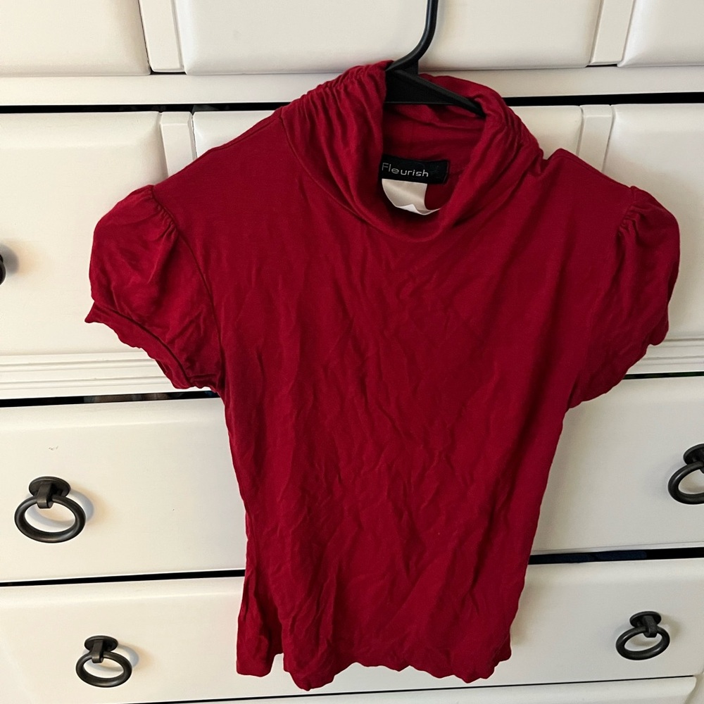 Size small red cowl neck short sleeve top!
